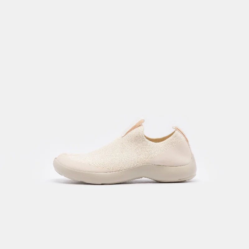 Statement Footwear Discount Womens Tabi Shoe in Off White