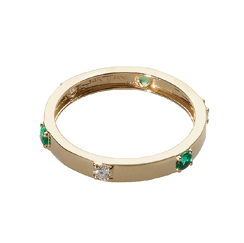 Unmissable Discounts On Timeless Jewelry Pieces Diamond & Emerald Ribbon Ring