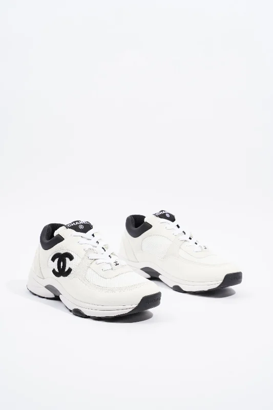 Sleek Dress Shoes Deal Chanel Womens CC Runners White / Cream / Black EU 39.5 / UK 6.5