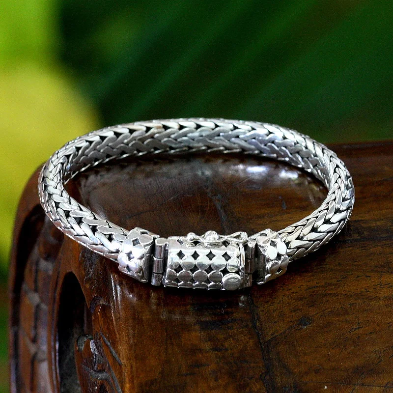 Grab Your Favorite Jewelry At The Lowest Prices Dragon Men's Sterling Silver Chain Bracelet Grab Your Favorite Jewelry At The Lowest Prices Dragon Men's Sterling Silver Chain Bracelet