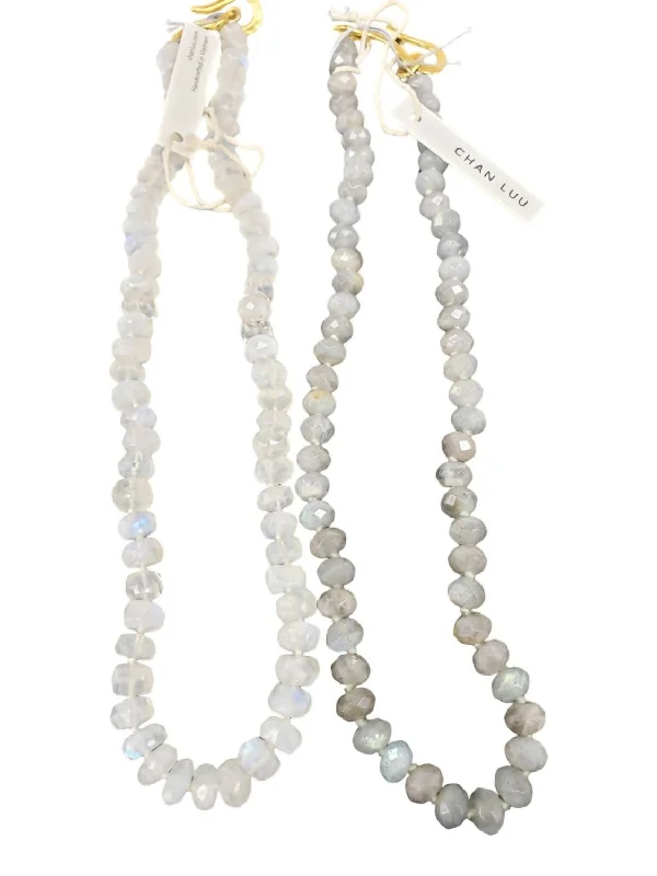 Dainty Floral Jewelry For Feminine Elegance Women's Beaded Necklace In White