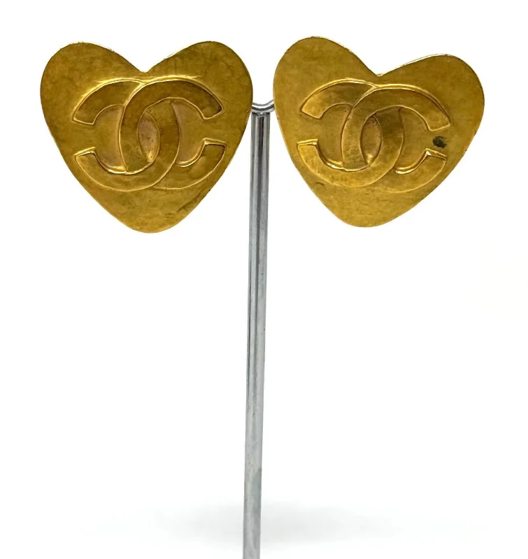 Customized Silver Jewelry For Unique Style Pre-Loved Vintage Heart Clip Earrings In Brass Customized Silver Jewelry For Unique Style Pre-Loved Vintage Heart Clip Earrings In Brass