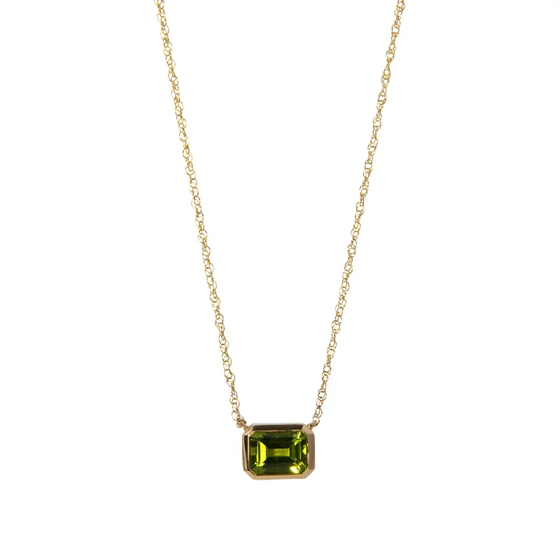 Dainty Floral Jewelry For Feminine Elegance Emerald-Cut Peridot Bezel Set 14K Yellow Gold Necklace Dainty Floral Jewelry For Feminine Elegance Emerald-Cut Peridot Bezel Set 14K Yellow Gold Necklace