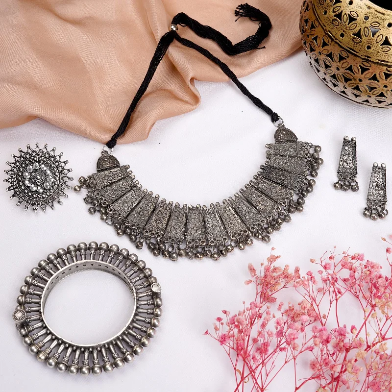 Elegant Designs, Unbeatable Discounts – Shop Jewelry Now Teejh Hita Silver Oxidised Jewelry Gift Set Elegant Designs, Unbeatable Discounts – Shop Jewelry Now Teejh Hita Silver Oxidised Jewelry Gift Set