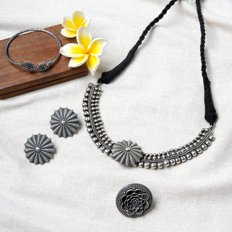 Special Deals On Handcrafted And Designer Jewelry Teejh Ravika Silver Oxidised Jewelry Gift Set Special Deals On Handcrafted And Designer Jewelry Teejh Ravika Silver Oxidised Jewelry Gift Set