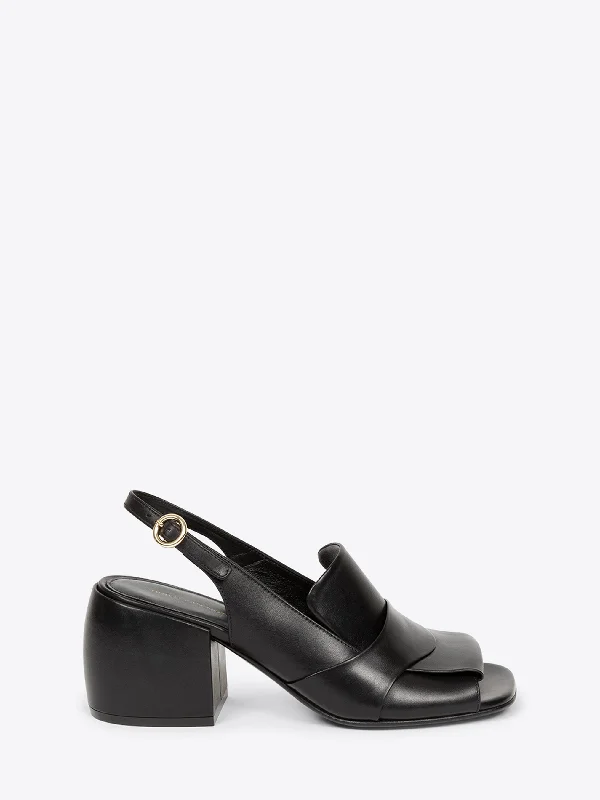 Sleek Versatile Footwear Leather pumps