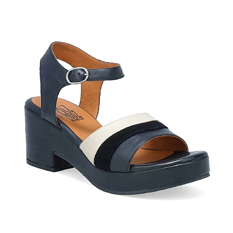 Trendy Looks On Sale Gala Sandal In Black