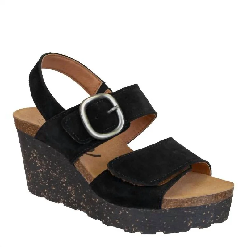 Discount Extravaganza Peasant Wedge Sandals In Black