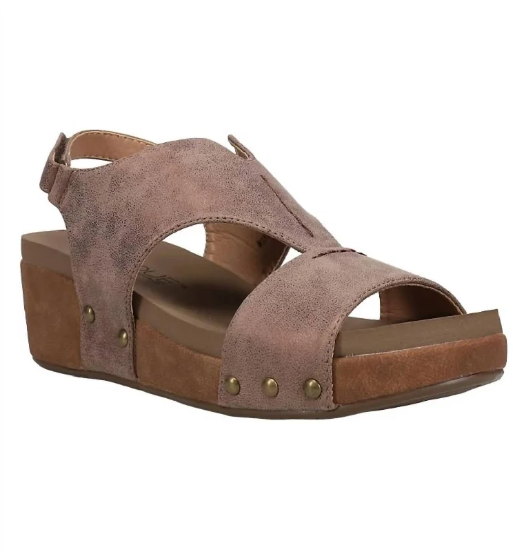 Fast Fashion Favorites Refreshing Wedge Sandal In Bronze