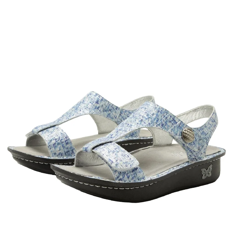 Sporty Fashion Offers Women's Kerri Sandals In Sassy Blues