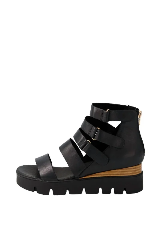 Sporty Fashion Offers Women's Raafe Sandal In Black