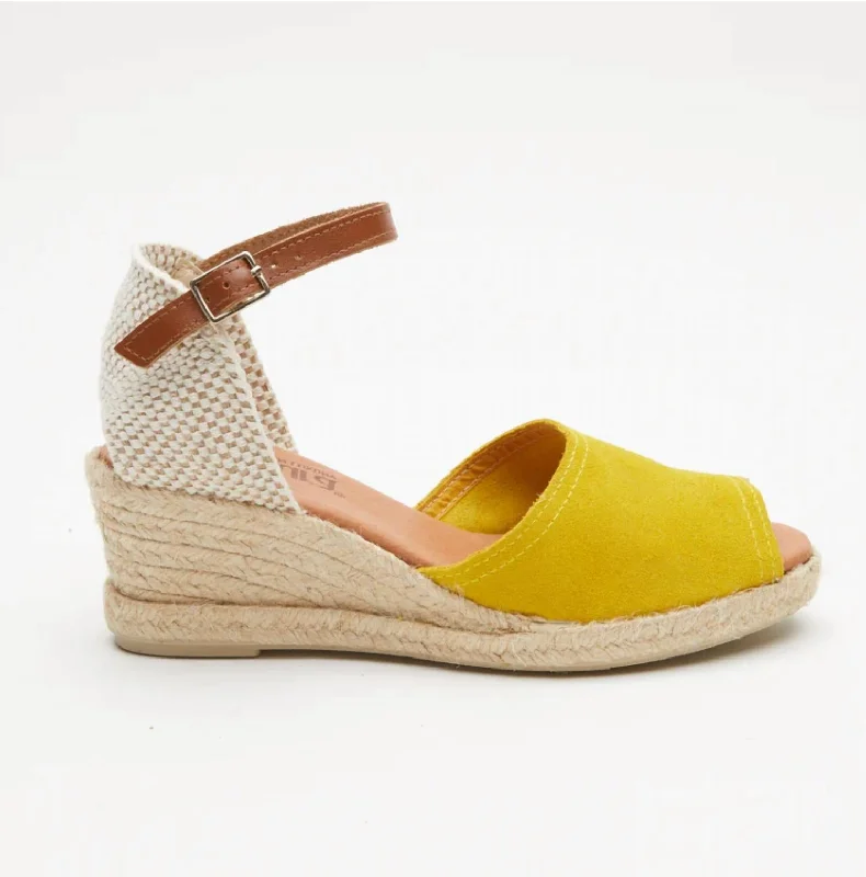 Bold Style Discounts Women's Royalee Sandal In Yellow Suede